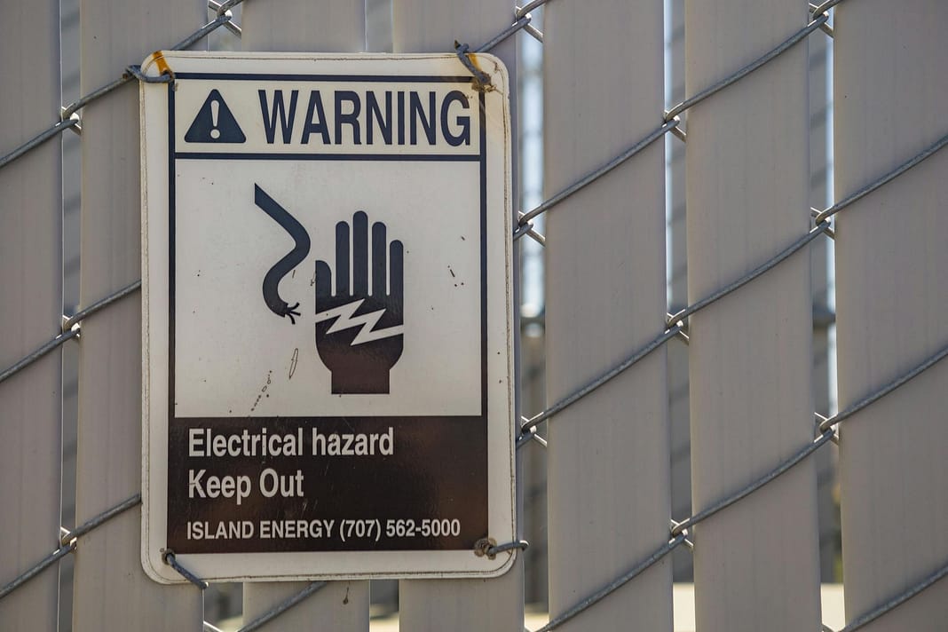 Hazard Vs Risk Explained with 10 Examples of Each - HSE STUDY GUIDE